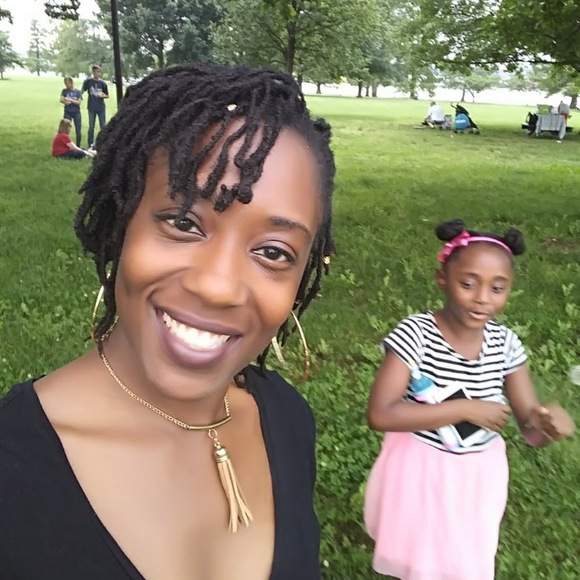 Meet your Posher, Olivia - Picture 1 of 1